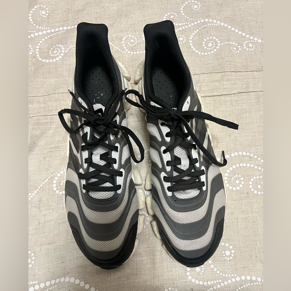 Adidas Climacool running shoes. Size 12. Like new - Picture 3 of 8